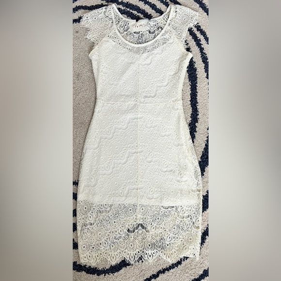 🆕 Fitted Cream Lace Dress, Size Small - Picture 7 of 8